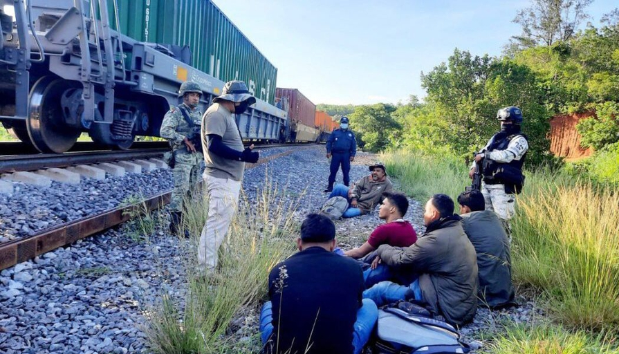 Migrantes hondureños rescatados en Oaxaca
