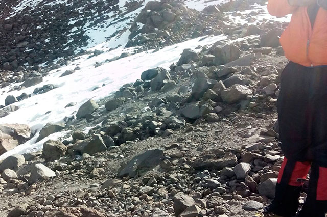 Rescatan ileso a alpinista extraviado en Pico de Orizaba