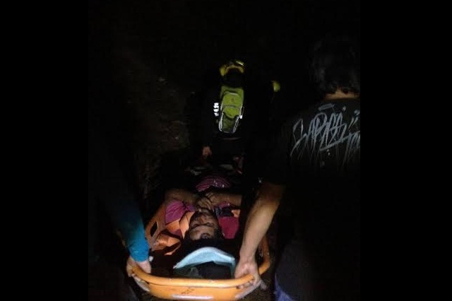 Hombre ebrio cae a barranco de 15 metros en Tehuacán
