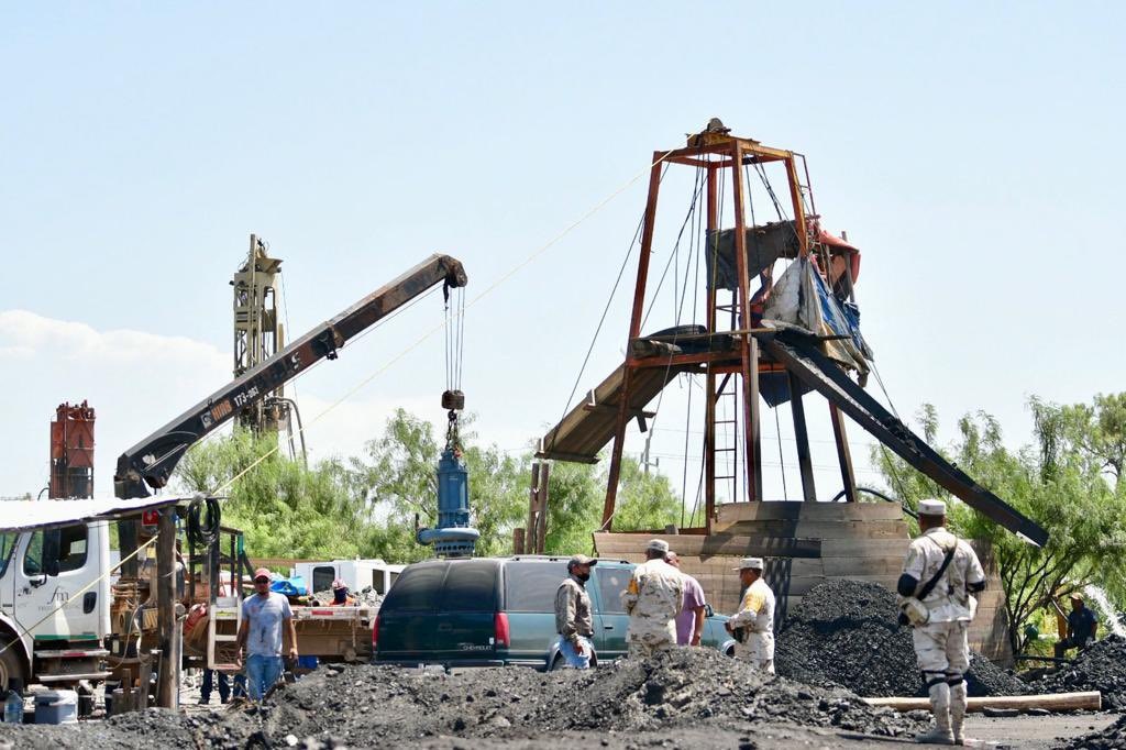 Ingresa dron submarino a mina de Coahuila con 10 trabajadores atrapados
