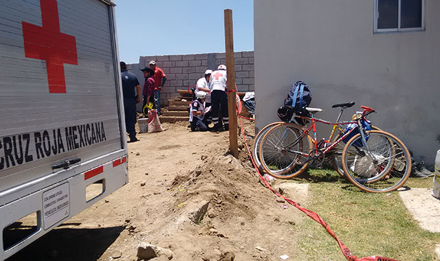 Rescatan a 3 albañiles que quedaron enterrados en obra de Huejotzingo