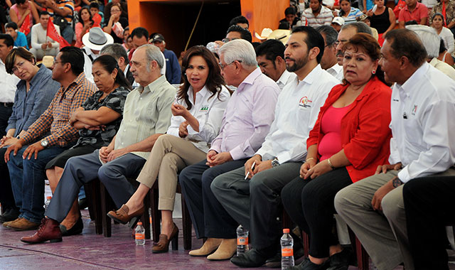 Alcalá recibe en Tecomatlán el respaldo de Antorcha Campesina