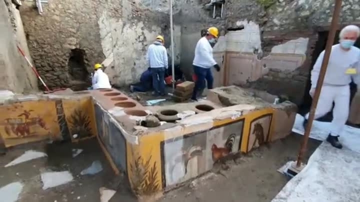 Encuentran en Pompeya la primera tienda de comida callejera