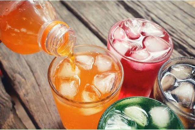 Claudia Sheinbaum promueve reducir refrescos por riesgo a la salud
