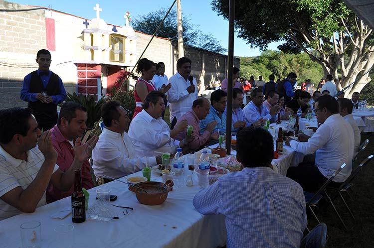 Priistas se reúnen en Chinantla y pactan unidad en torno a Peña Nieto