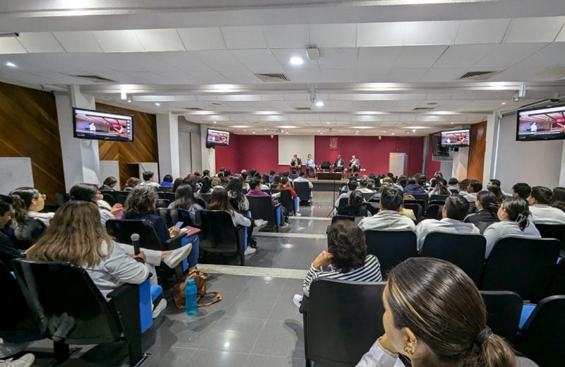 Logran 4 acuerdos estudiantes de Medicina y directivos de la UPAEP