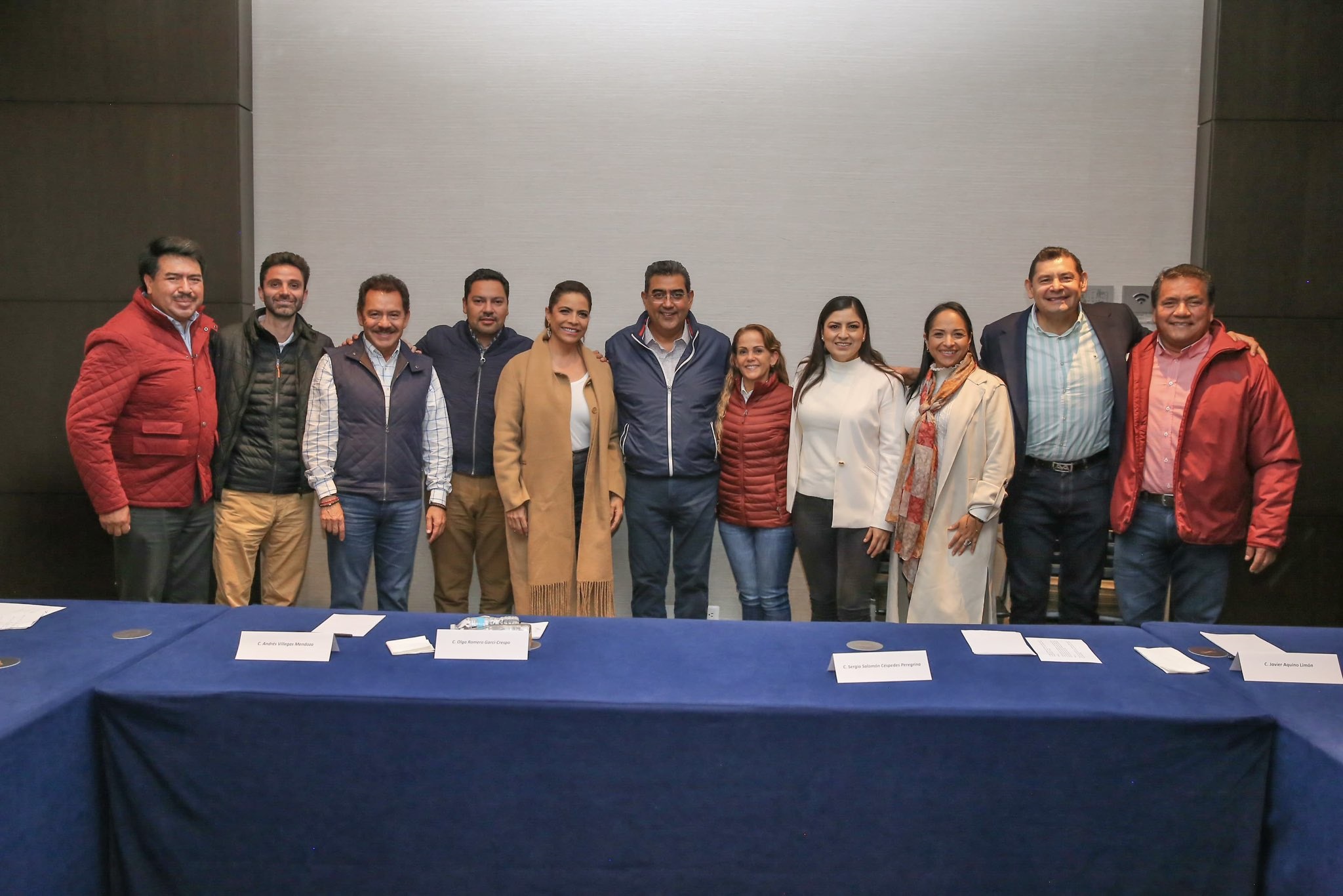 Reúne Sergio Salomón a los 7 aspirantes de Morena