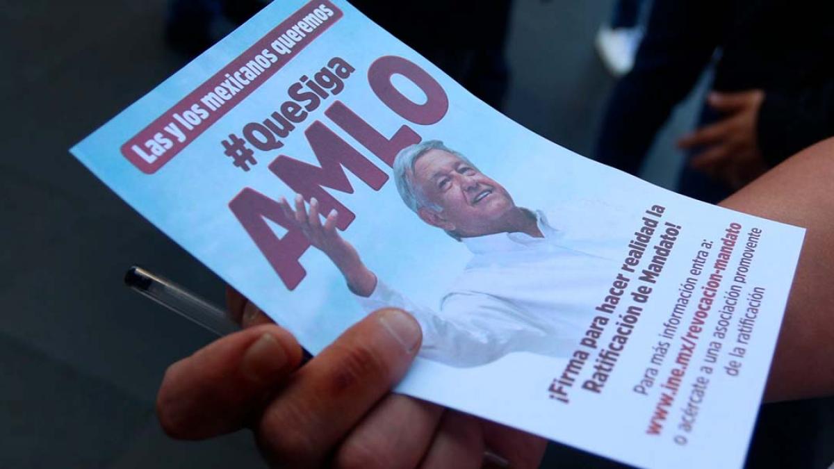Publica AMLO decreto que permite a funcionarios promover Revocación de Mandato
