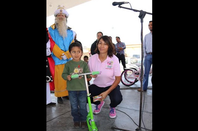 Celebra Comuna de Huejotzingo a niños el Día de Reyes