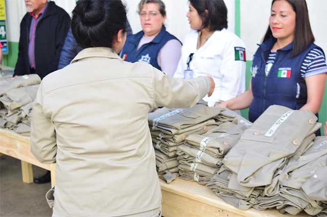 Por día de reyes, dan uniformes y roscas a reos del Cereso de Zacapoaxtla