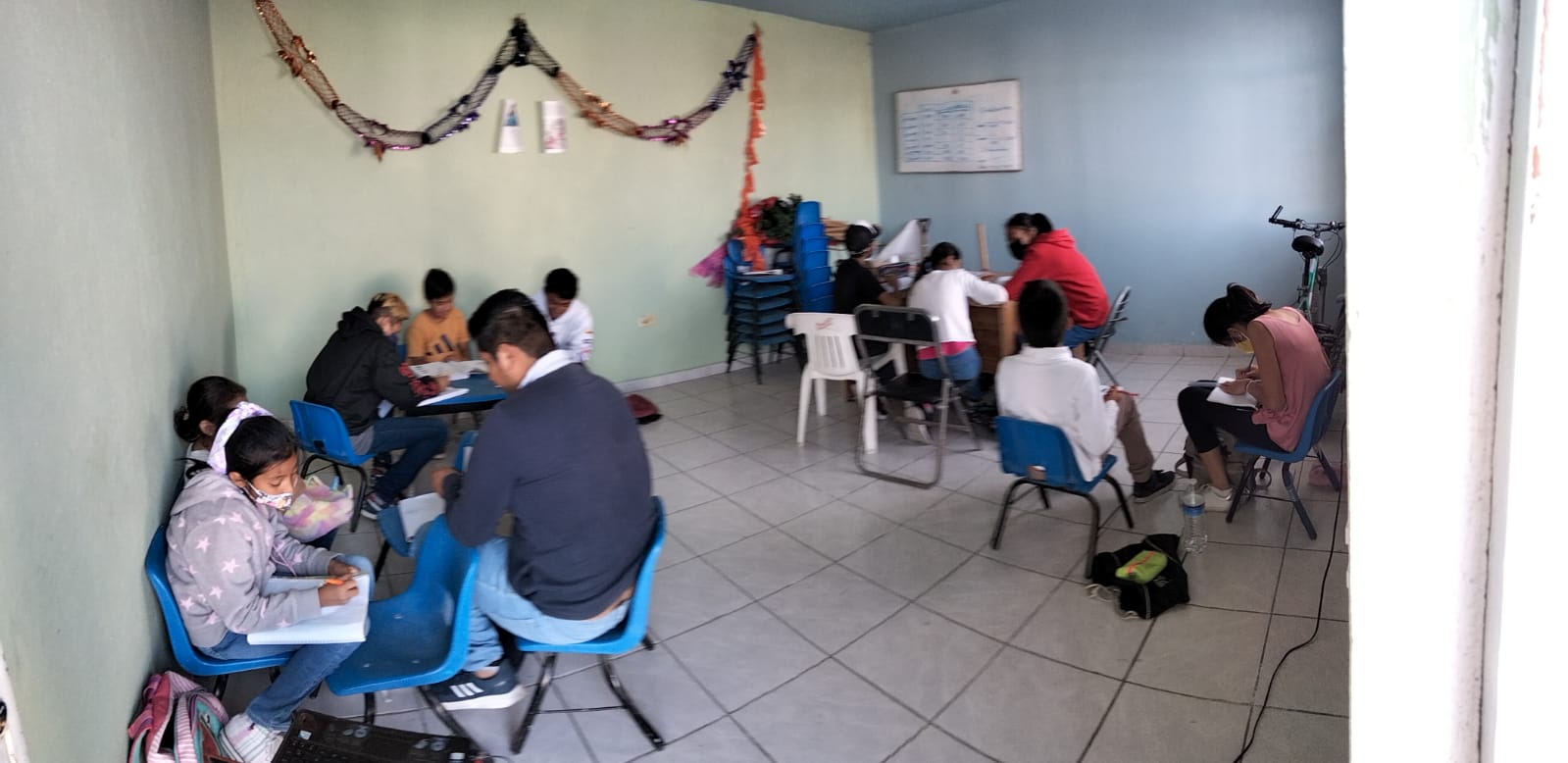 Antorcha ofrece cursos de regularización a niños al sur de Puebla capital