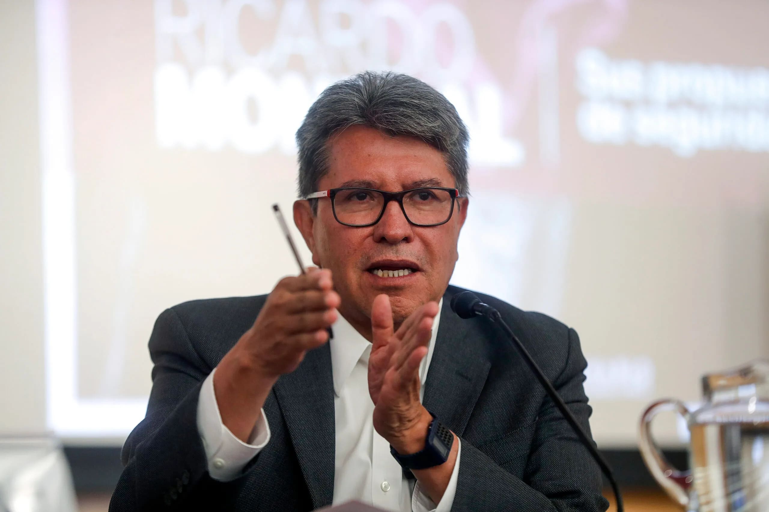 Ricardo Monreal defiende a Fernández Noroña por compra de casa de 12 millones