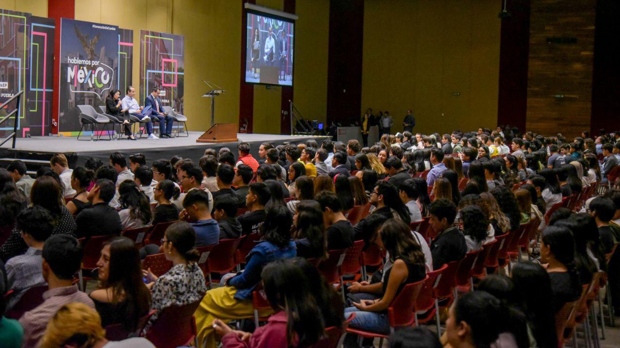 20 mil chips con datos móviles para estudiantes, indicó Riestra en Upaep