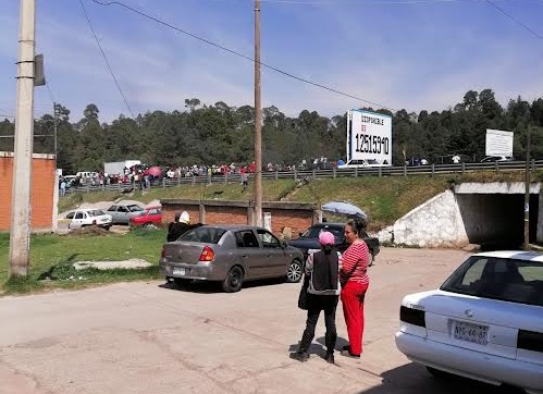 VIDEO Por presunto rapto de un niño cierran autopista México-Puebla