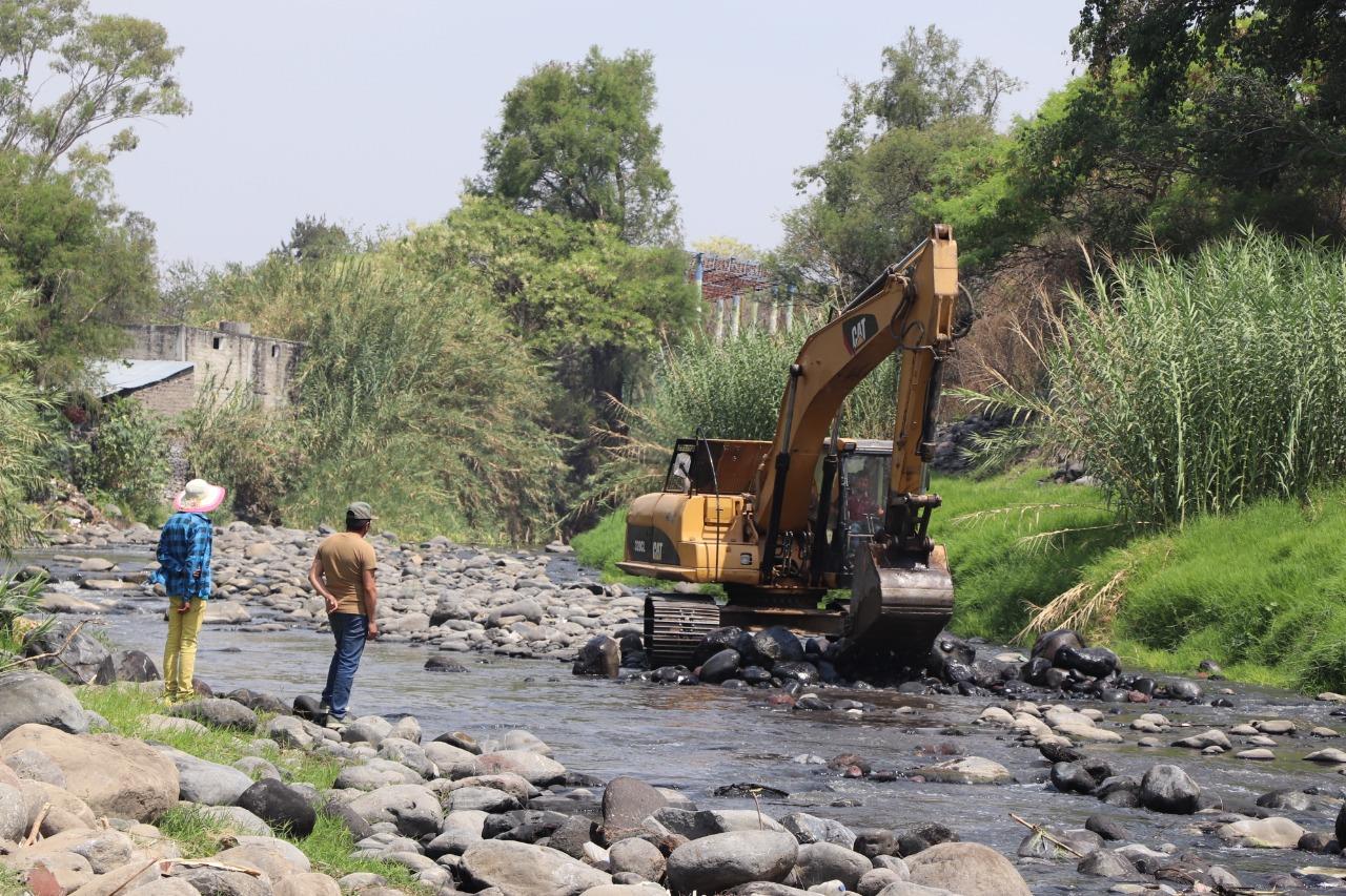 Inicia desazolve del río Nexapan en Izúcar