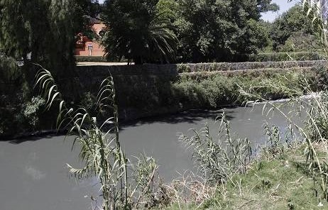 Semidesnuda la encuentran en el Río Nexapan de Izúcar