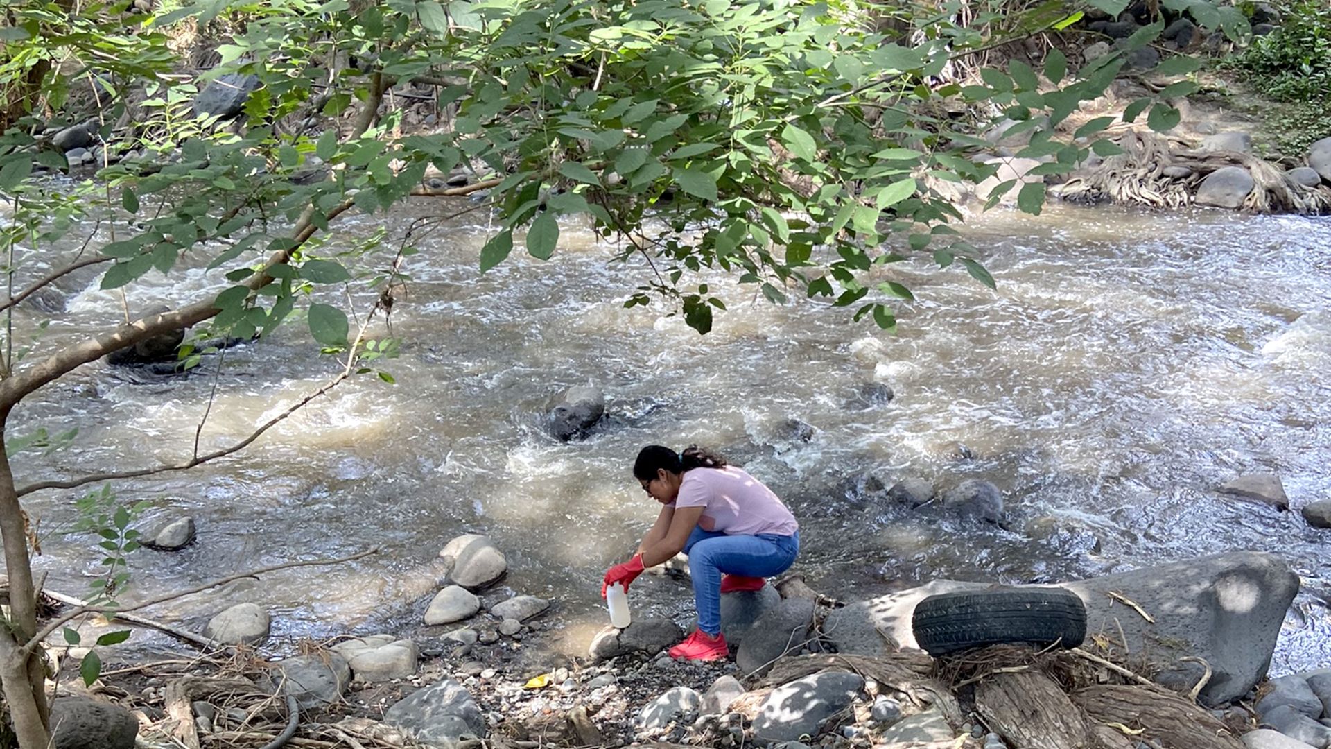 En Jolalpan, campesinos y pescadores denuncian contaminación en Río Nexapa