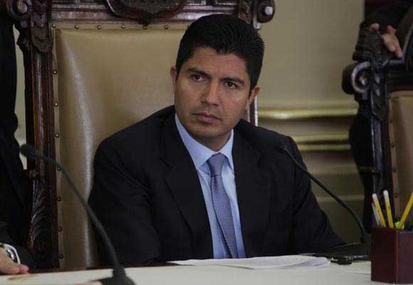 Exregidor de Rivera lo denuncia por falsificación, fraude e intimidación