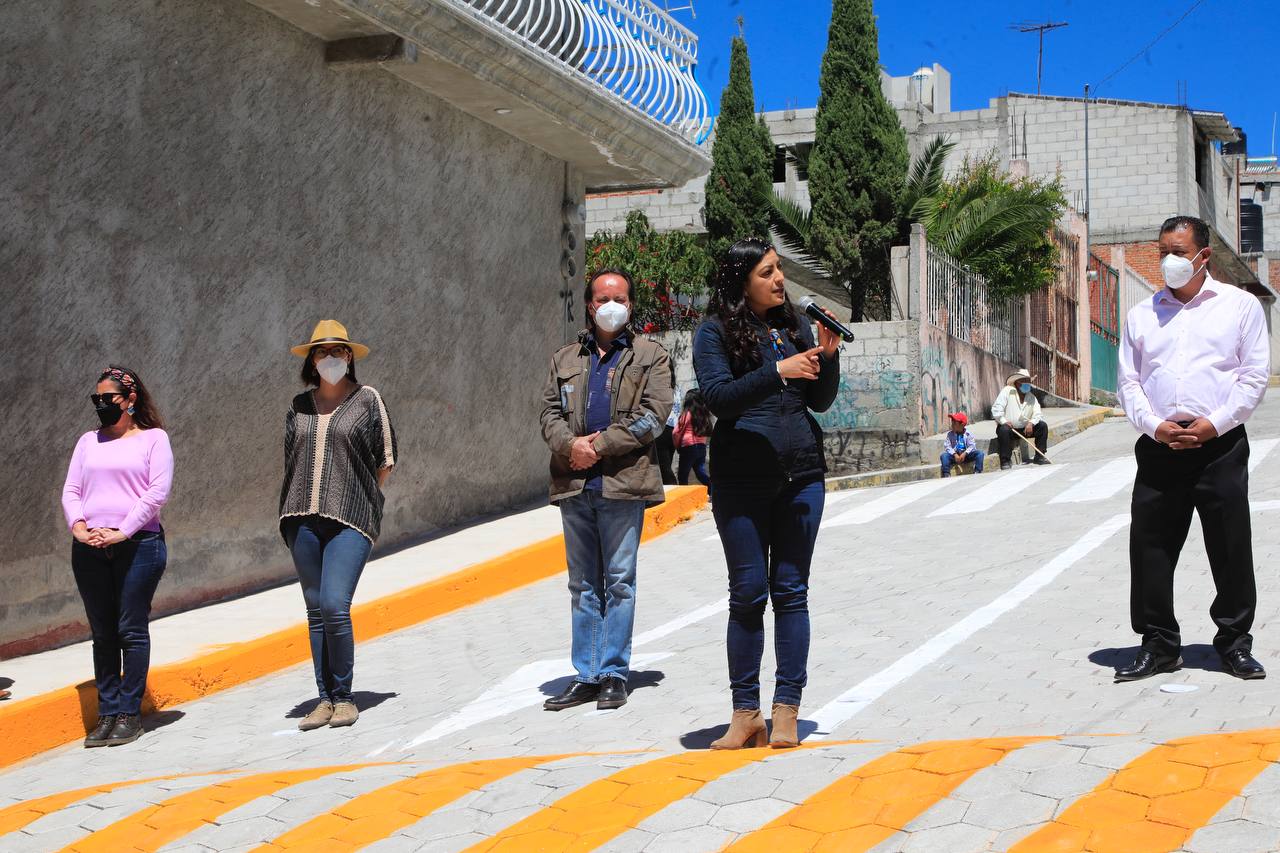 Claudia Rivera entrega obras en viales y deportivas en San Baltazar Tetela