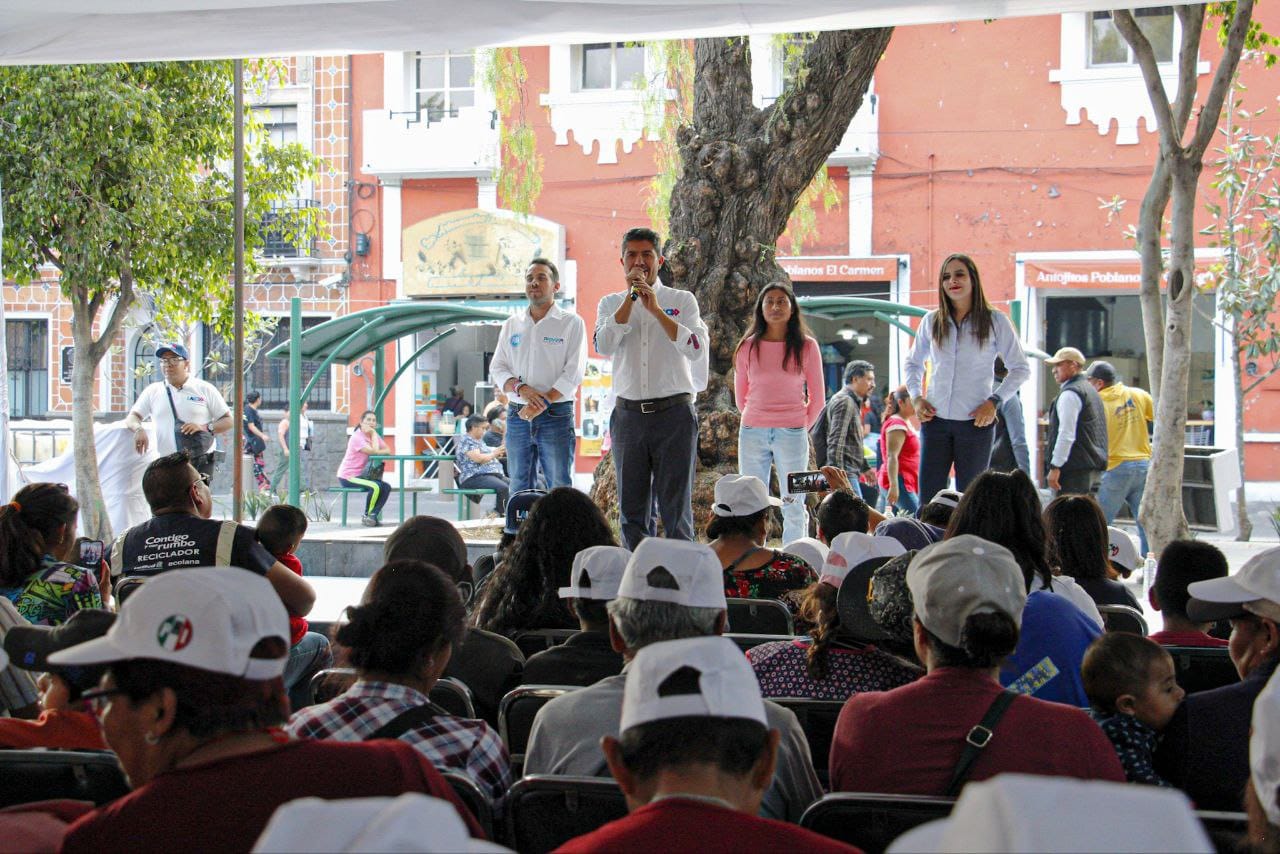 Rivera se reúne con madres de familia y líderes de recolectores voluntarios