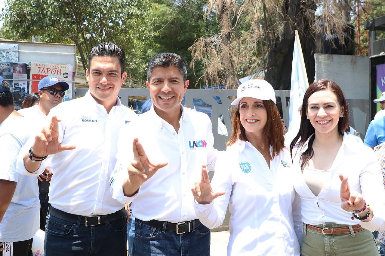 Rivera hace campaña en el crucero del Bulevar 5 de Mayo y 31 Oriente