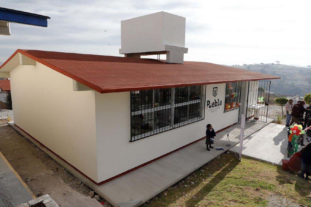 Claudia Rivera entrega obras en San Baltazar Tetela