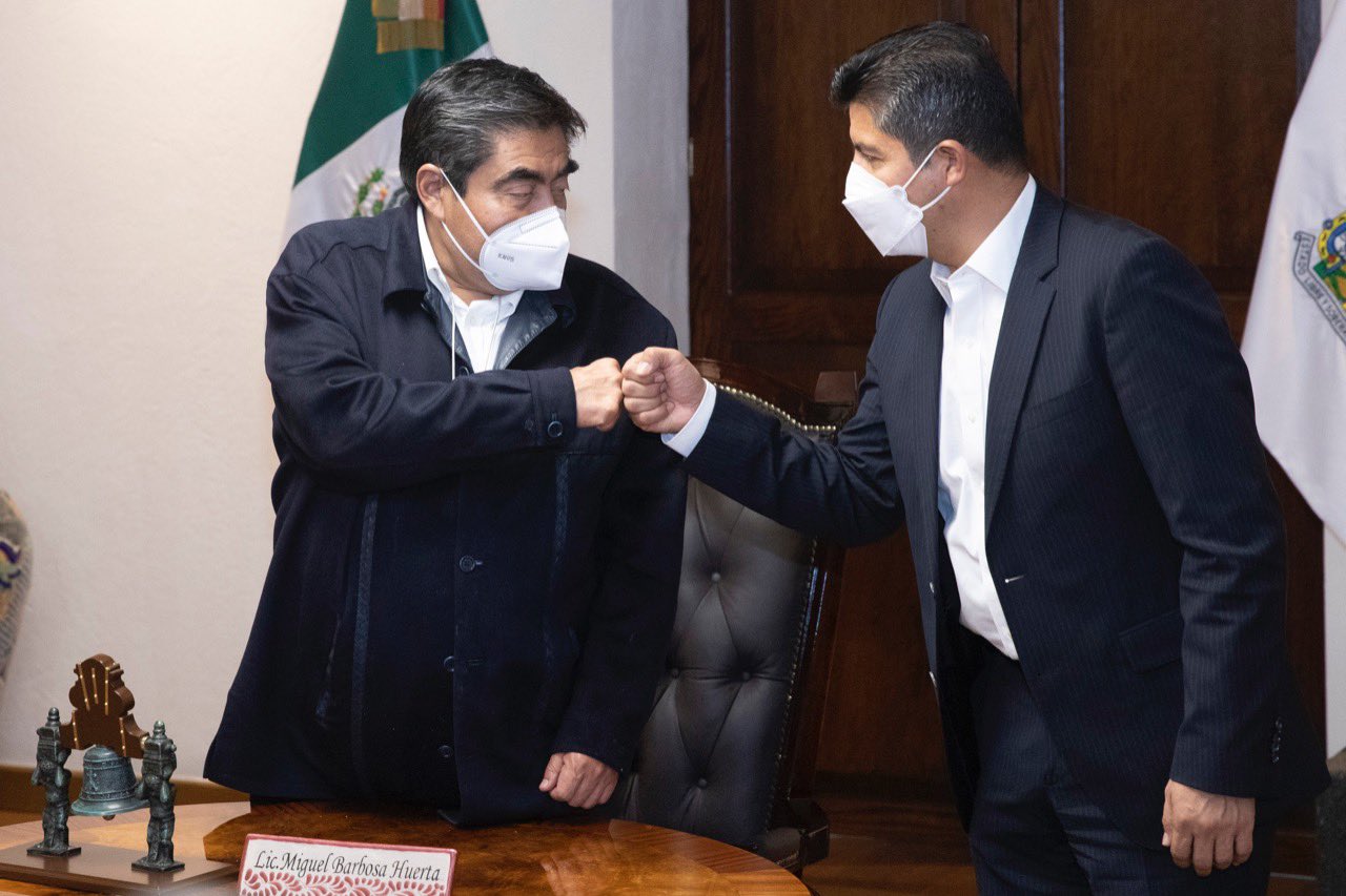 Barbosa invita a Eduardo Rivera para dar el Grito en Casa Aguayo 