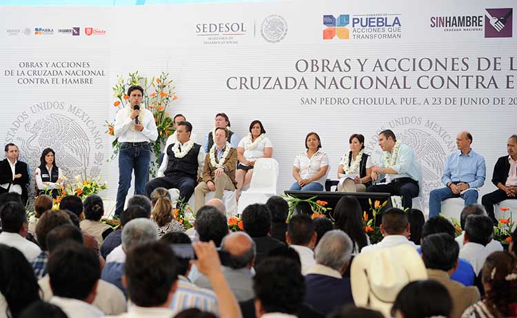 Entregan San Pedro Cholula y Sedesol maquinaria agrícola para comunidades