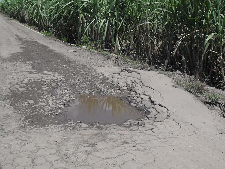 En malas condiciones dejan las lluvias carreteras de la Mixteca