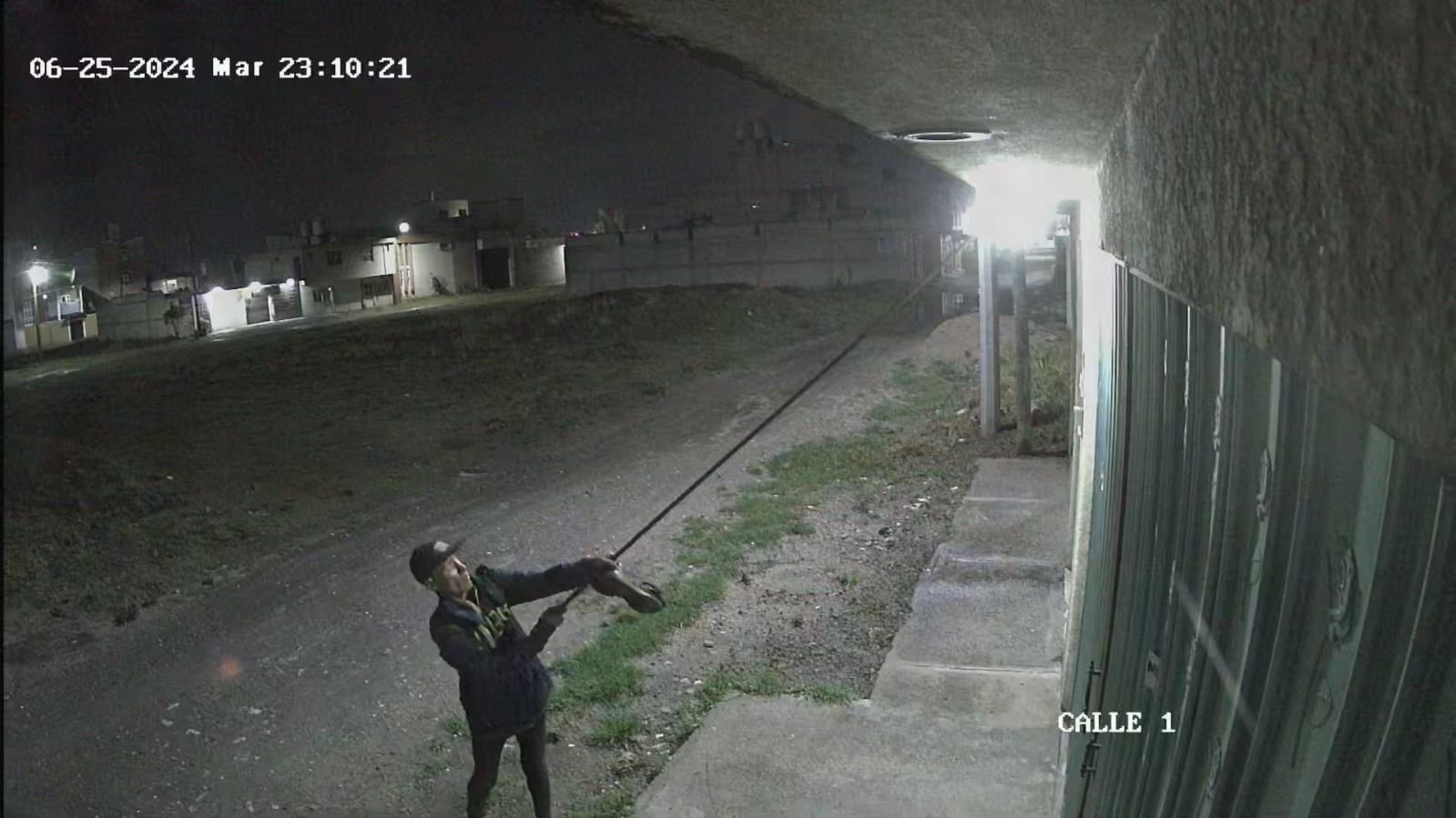 VIDEO Así roban cámaras de videovigilancia en Texmelucan