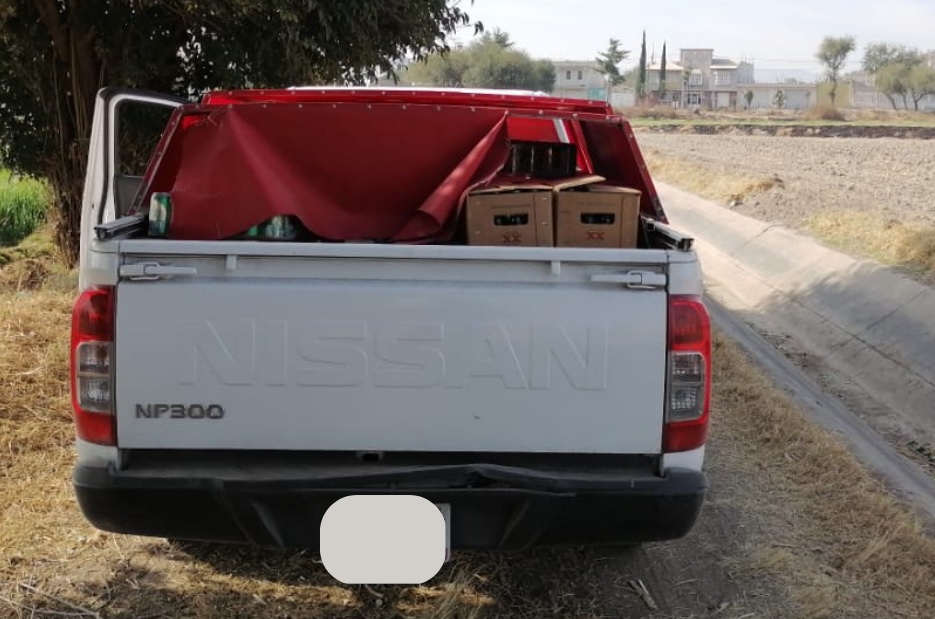 Ladrones abandonan camioneta cargada con cervezas en Tecamachalco