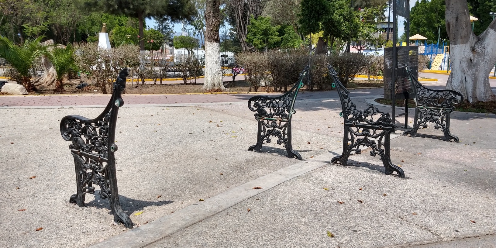 Roban bancas del parque Serdán en Tehuacán  