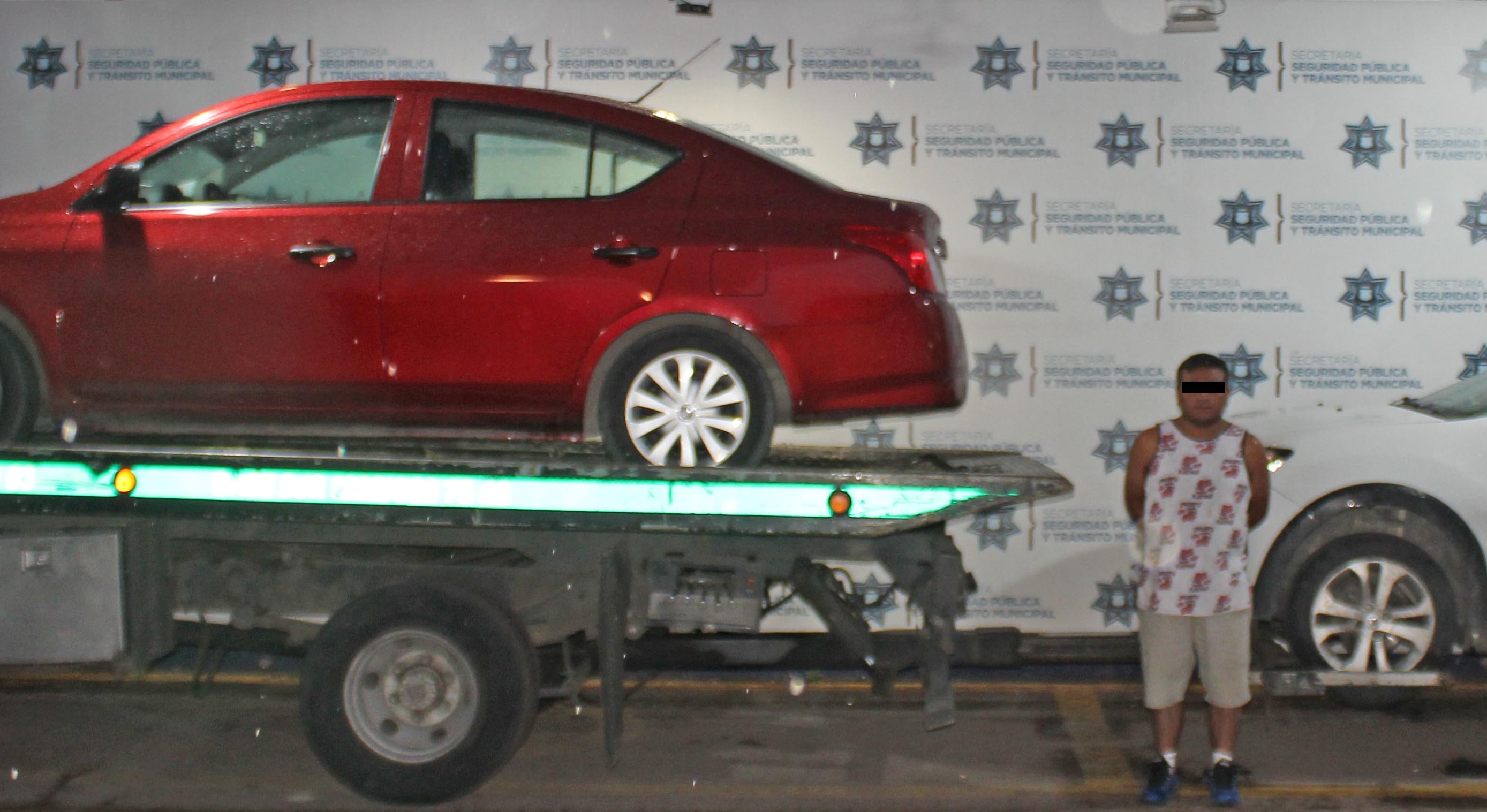 Tras persecución recuperan Versa robado en Puebla
