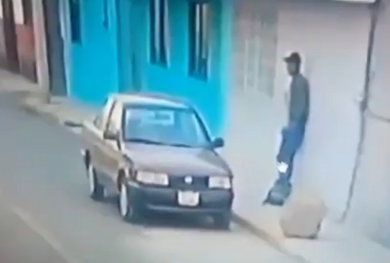 VIDEO Roban en menos de un minuto auto con boletas electorales en Puebla