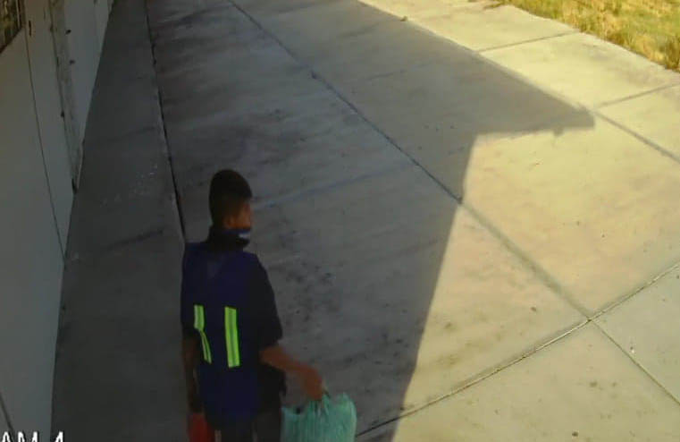 Captan a menor de edad robando al interior de escuela en Izúcar