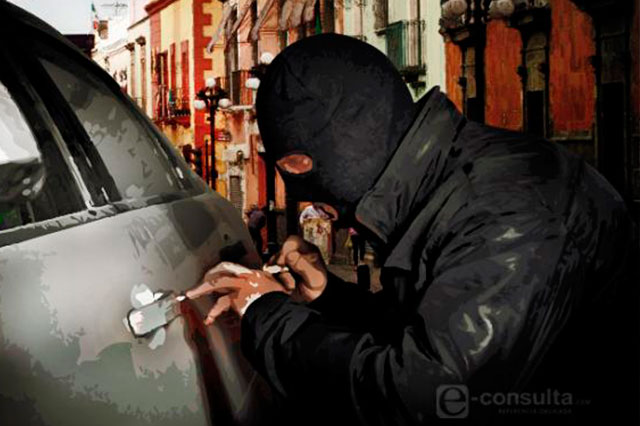 Piden mayor vigilancia ante robo de autos en Acatlán