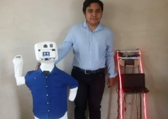 Joven yucateco construye robot que habla maya y mide temperatura a enfermos Covid  
