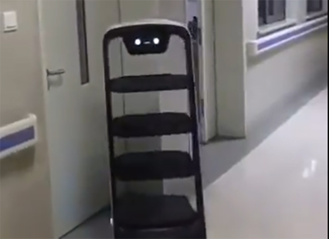 VIDEO Robots ayudan a atender en China a pacientes con coronavirus