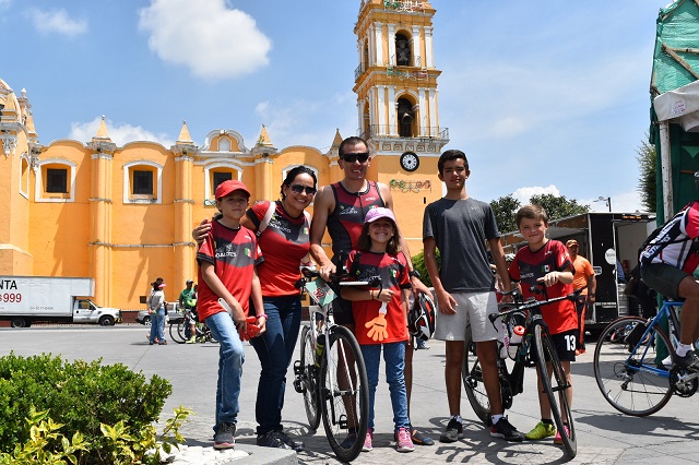Rodada ciclista y caravana de motocicletas cierran Feria de San Pedro Cholula