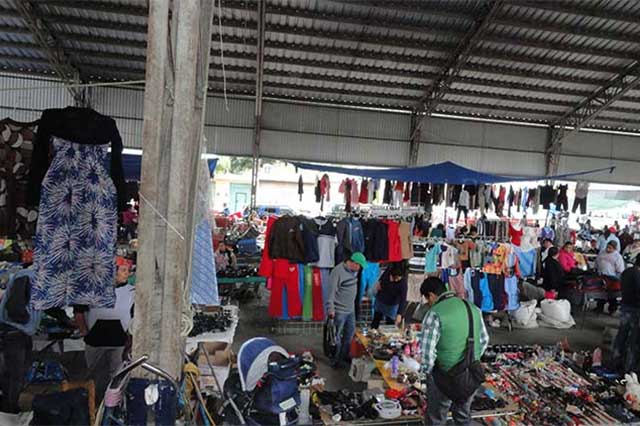 Piden empresarios frenar entrada de ropa americana