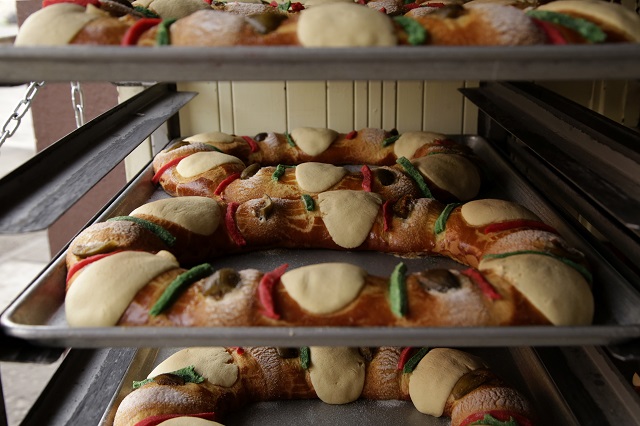 Panaderos luchan por mantener precios en la Rosca de Reyes en Comac