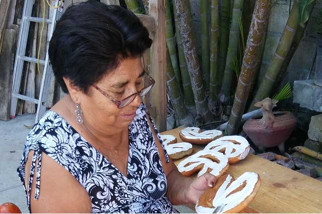 Inicia la elaboración de rosquetes para altares monumentales de Huaquechula