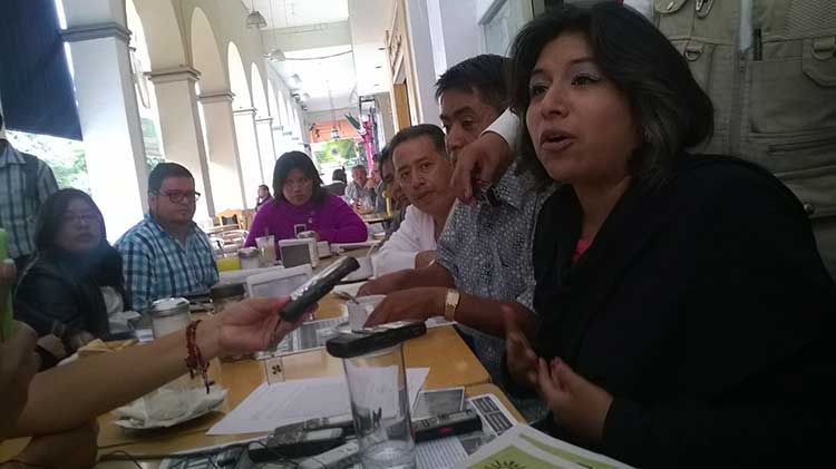 No me voy del PRD, sostiene Roxana Luna en gira por Tehuacán