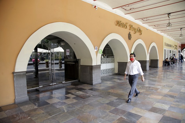 Por Covid cierra el histórico Hotel Royalty del zócalo de Puebla