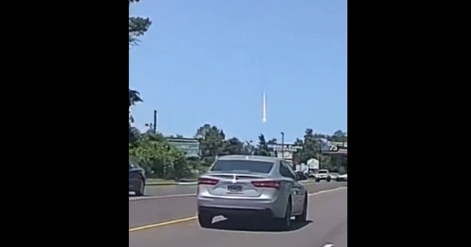 Extraño objeto luminoso cruza el cielo de Estados Unidos