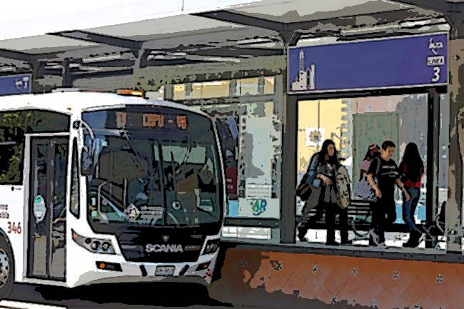 Ambulantes golpean a guardias en paradero de RUTA en Plaza Cristal