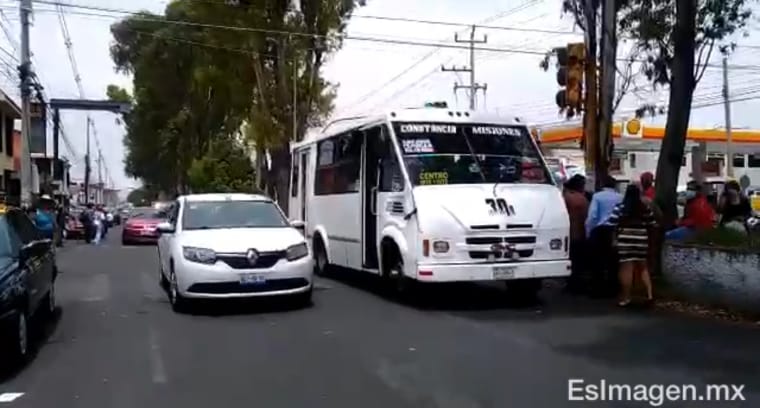 Pleito entre conductor de la 30 A y un peatón