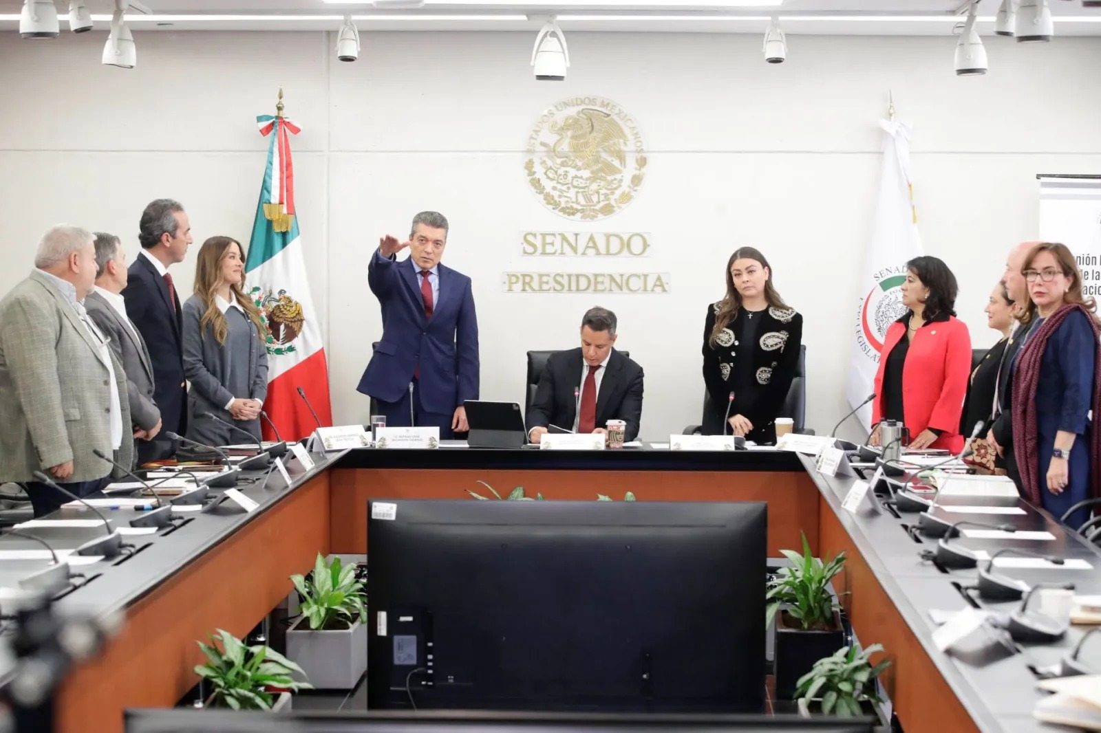 Senado ratifica a Rutilio Escandón como cónsul en Miami