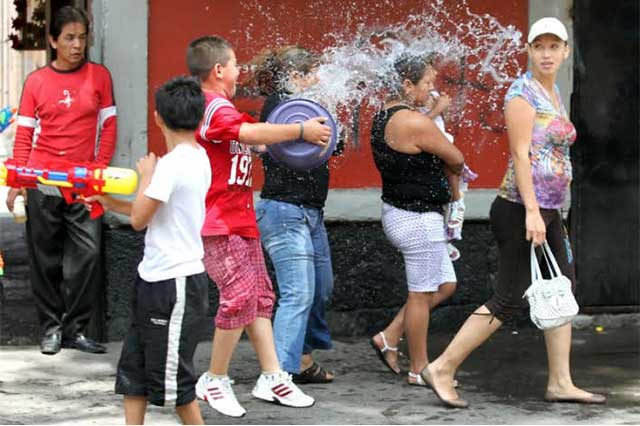 Multas por desperdiciar agua el Sábado de Gloria en Texmelucan