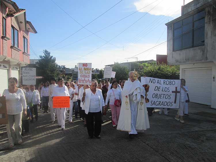 Encabeza párroco de Huauchinango marcha contra la inseguridad